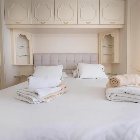 Apartment Neptune Suite-hosted By Sweetstay