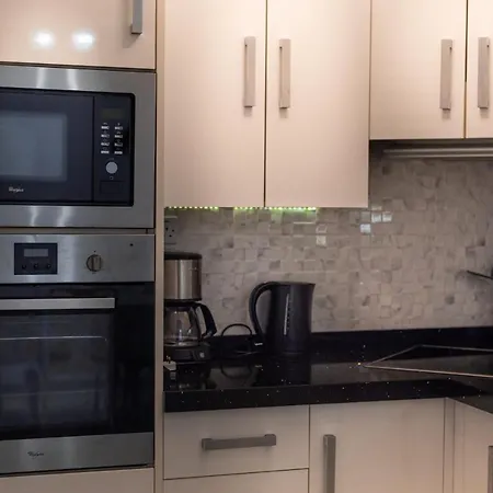 Neptune Suite-hosted By Sweetstay Apartment *
