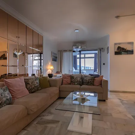 Apartment Neptune Suite-hosted By Sweetstay
