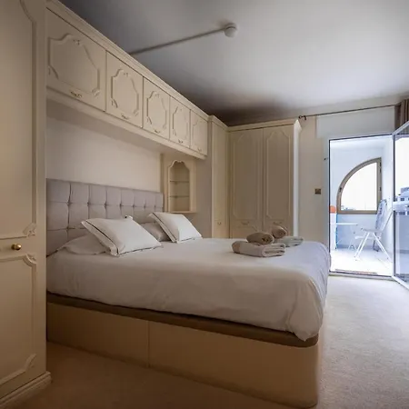 Neptune Suite-hosted By Sweetstay Gibraltar