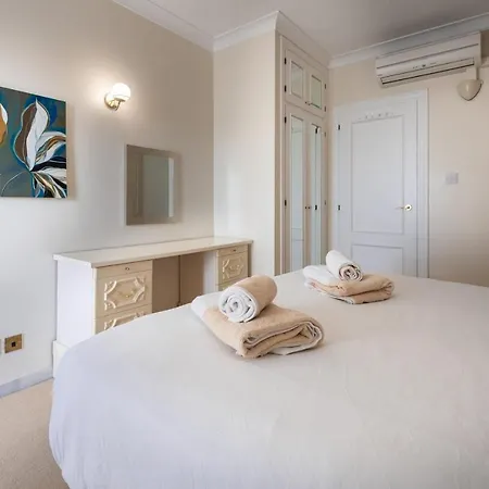 Apartment Neptune Suite-hosted By Sweetstay *
