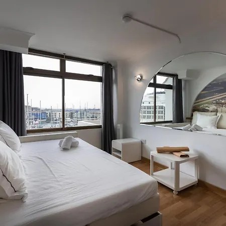 Neptune Suite-hosted By Sweetstay Apartment