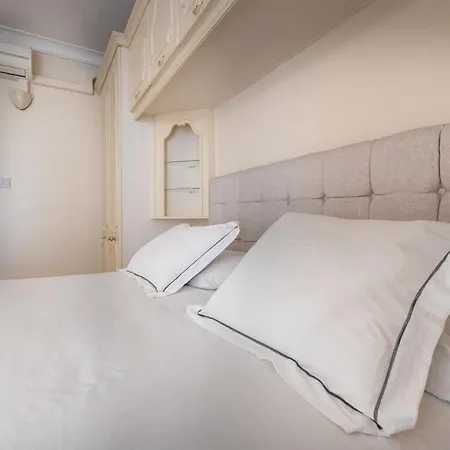 Neptune Suite-hosted By Sweetstay Apartment